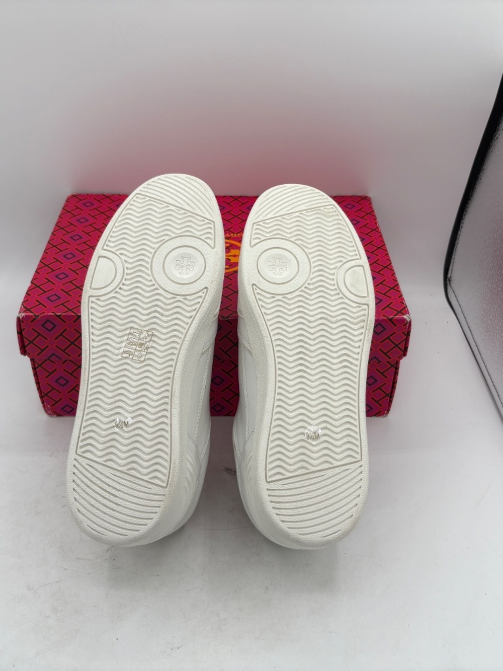 TORY BURCH SNEAKER CLOVER COURT LEATHER TITANIUM WHITE LOGO SZ US 9.5 NIB - Picture 9 of 14